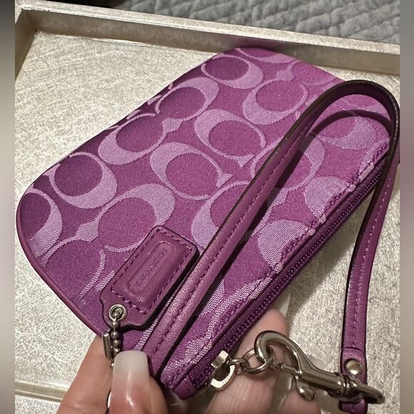 COACH Signature C Jacquard
Wristlet - Purple Leather Trim - New with Min… - Picture 17 of 17